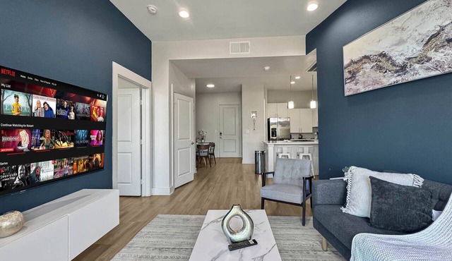 Bright 2BR2BA Stay Deep Ellum w/Pool Gym Parking