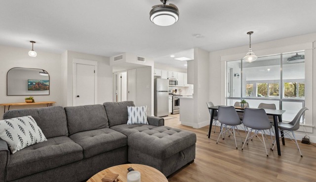 Bright & Modern 2BR/1BA – Sun City Escape