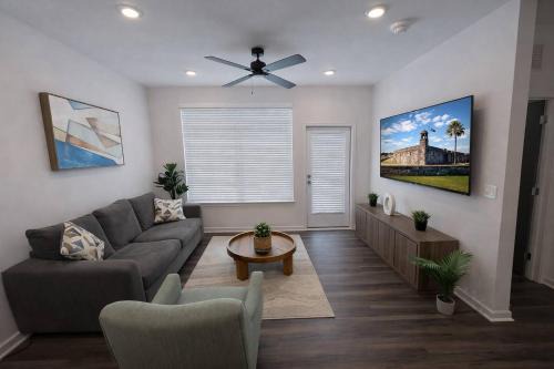Bright Modern King Bed Pool Historic St Augustine