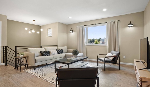 Bright, Spacious 4BD Suburban Nest w/Garage & Yard, hosted by DenverStays in Arvada