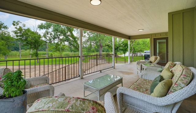 Bring Your Boats! Waterfront Retreat on PK Lake
