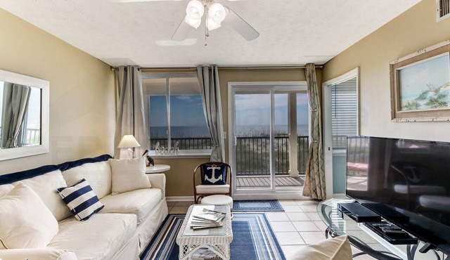 Bring your dog to this peaceful Scenic Oceanfront Condo and Close to parks.