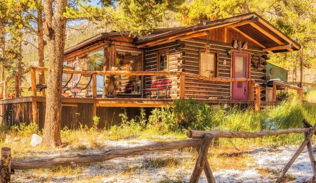Buckeye's authentic, comfy, cozy, romantic cabin in Leadville, Colorado