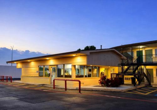Budget Inn & Suites