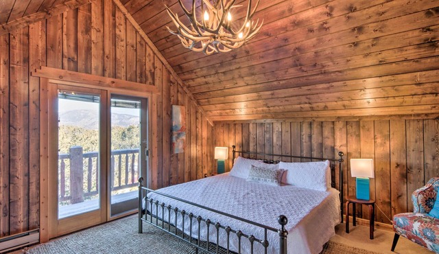 Buena Vista Oasis w/Mtn Views, 3 Mi to Dtwn!