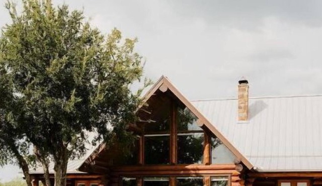 Cabin: Sleeps-6, Pool/Outdoor Entertainment Area
