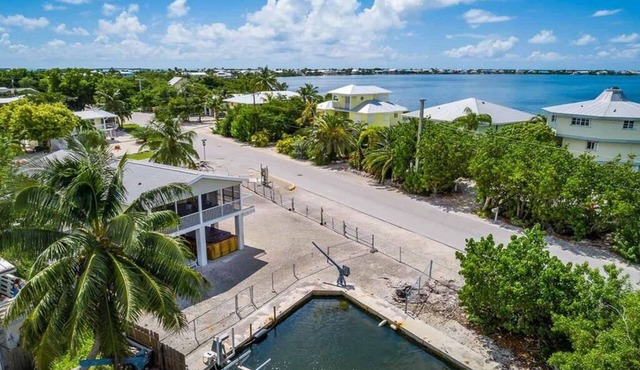 Canal Front, Spa/Pool, 2 Kayaks, 2 Bikes, 3 Bed, 2 Bath, Oceanside Home