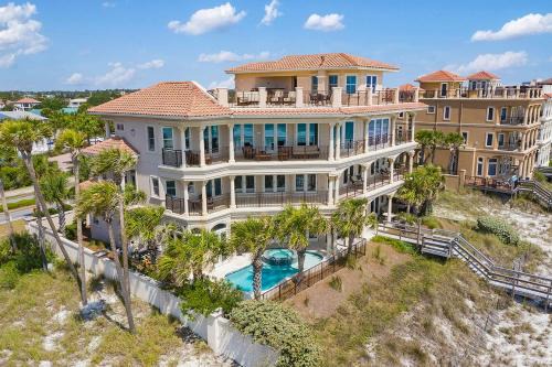 Capitano - Huge Luxury Beachfront Home with Private Pool & Rooftop Deck