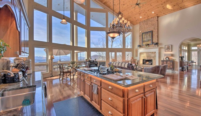 Captivating Vacation Rental Apt in Hayesville!