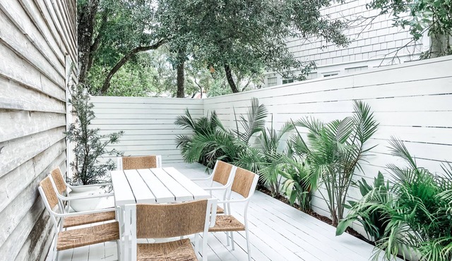 Carriage house, 3 blocks to beach & Seaside
