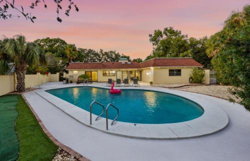 Carroll Cove Renovated Pool Home Sleeps 14 Carrollwood, Tampa
