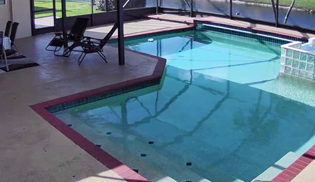 CASA BELLA - HEATED POOL- HOT TUB- POOL TABLE -BBQ-PEACEFUL OASIS- 4 BEDS-