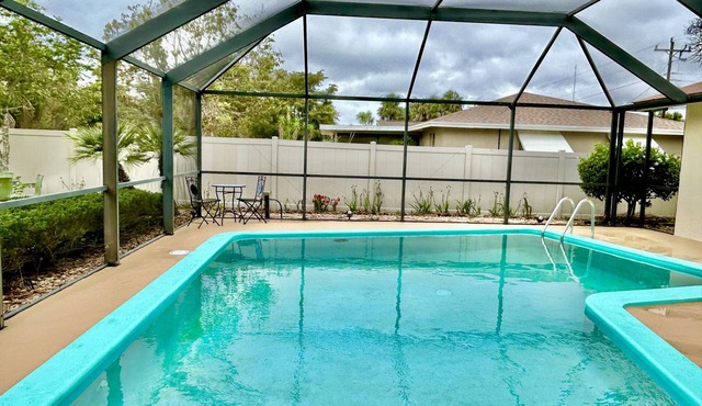 Casa Dè Flamingo 3 Bdrm, 2 Bath Pool Home 15 mins to Downtown Fort Myers