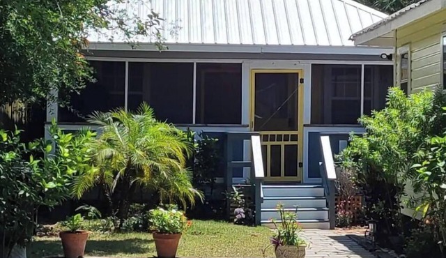 Casa Lola Downtown Cottage