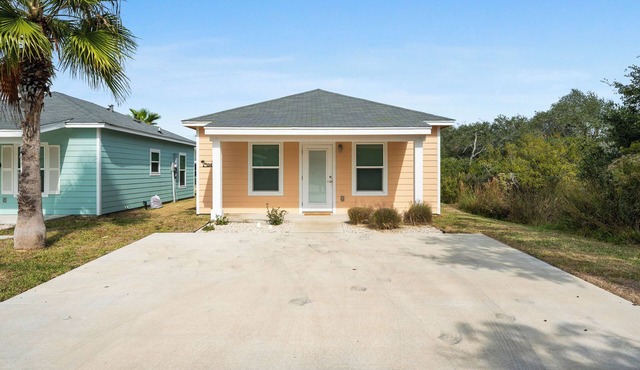 Castaway Cottage ~ 2 Bed, 1 Bath Cottage near Rockport/Fulton!