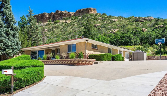 CASTLE ROCK - EXPLORERS WONDERLAND-WALK TO DOWNTOWN! in Castle Rock