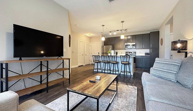 Central Tampa 2 BR with Resort-Style Amenities