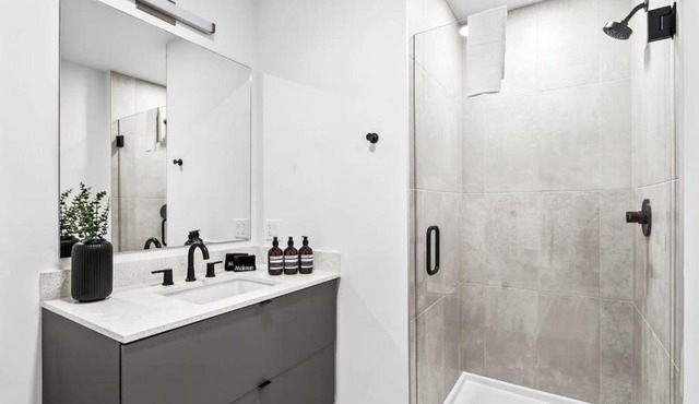 Central Ybor Studio | Free Parking | Mins to DT!