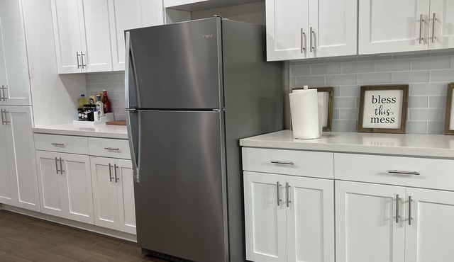 Centrally located 15 mins from cardinals stadium
