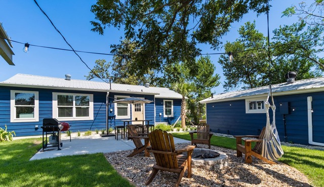 Centrally-located dog-friendly home & studio with firepit, grill, hammock, patio