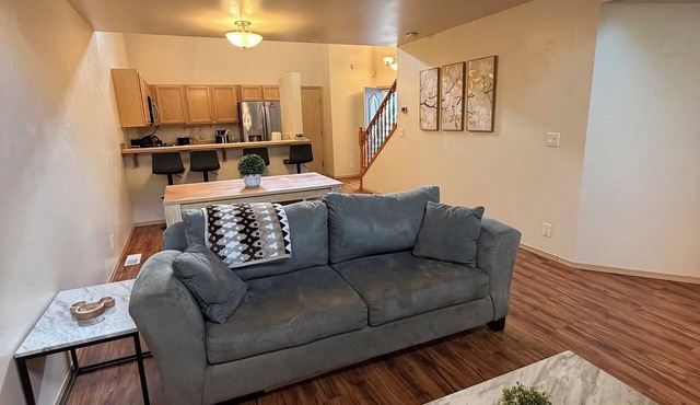 Charming 2-bdrm townhome in Silverdale Minutes from town, Hospital & Navy base in Silverdale