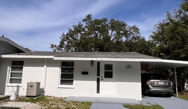 Charming 2-bedroom apartment in fantastic Bradenton with AC, WiFi