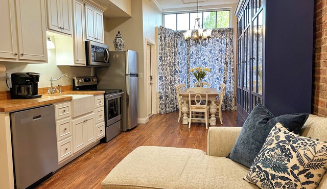 Charming 2 BR/2 bath in Historic District - Rent 1 Suite or Both/8-16 people!