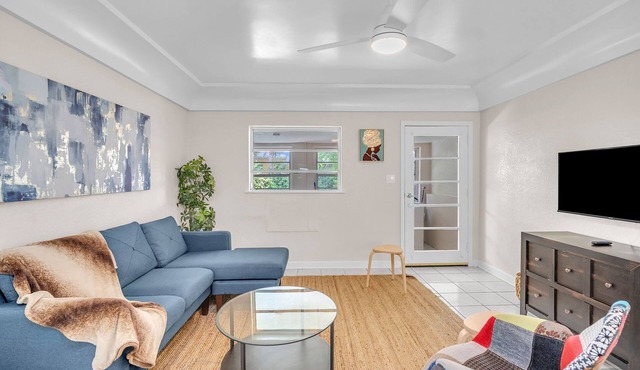 Charming 2BR Bungalow Near Beach & Dania Locations