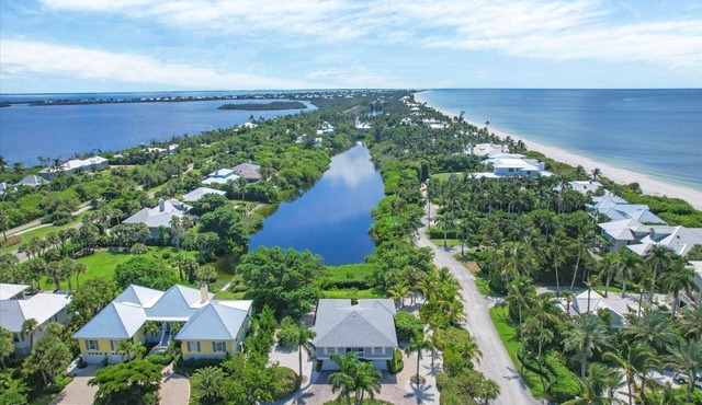 Charming 2BR home with pool view in Boca Grande's North End, perfect for relaxation.
