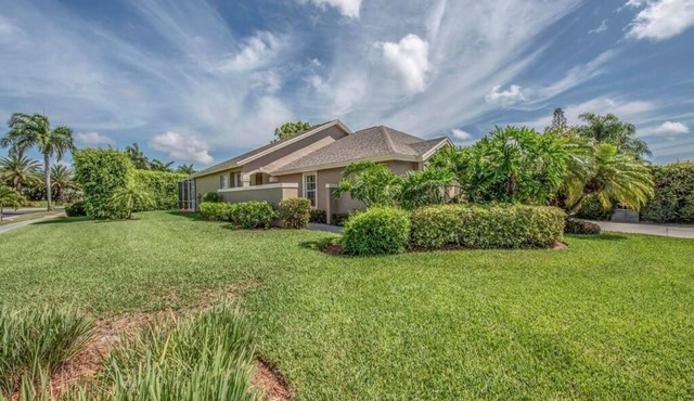 Charming 3/2 Home in gated community of Briarwood with large private pool