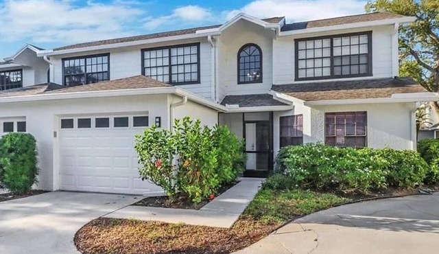 Charming 3 Bd, 1 min Mercato, 2 miles from the sunny Vanderbilt Beach in Naples.