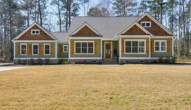 Charming 3-bedroom house in amazing Appling with outdoor kitchen, WiFi