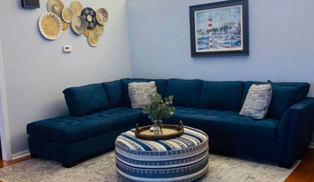 Charming 3-bedroom pool house with WiFi and AC in Vero Beach near the beach