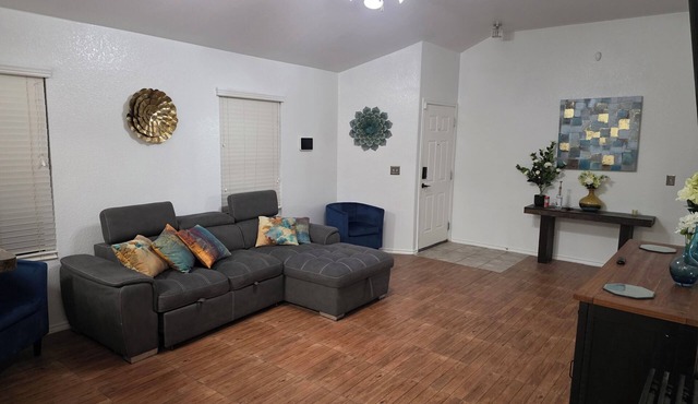 Charming 3-bedroom house in San Antonio best location for food, fun and shopping
