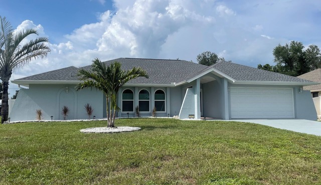 Charming 3BR/2Bath house + Private Heated Poolside Oasis in Port Charlotte