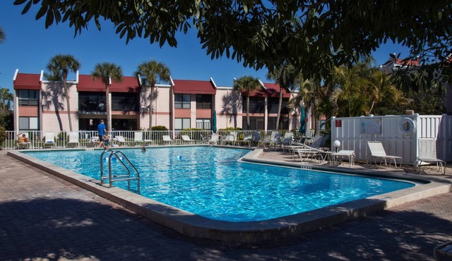 Charming and Updated 1 Bedroom in Runaway Bay on Bradenton Beach