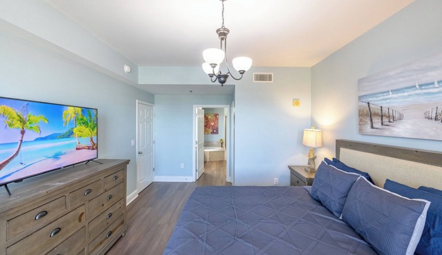 Charming and Cozy 3-bedroom resort with fitness room, WiFi in Panama City Beach