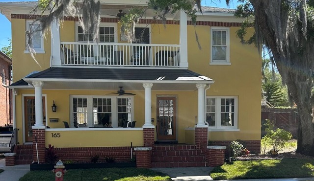 Charming apartment with pool, free parking, walk to everything downtown.
