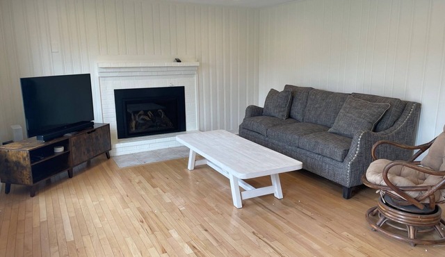 Charming beach cottage in highly desirable Plaice Cove district, Hampton in Hampton