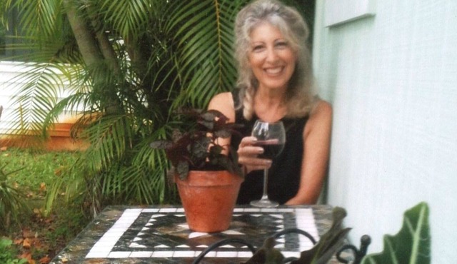 Charming Cottage in Delray Beach Sleeps 4 with Heated Pool
