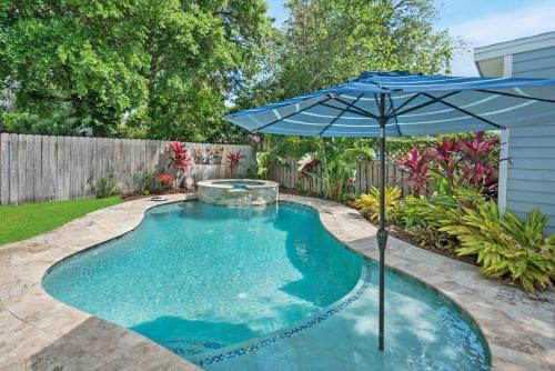 Charming Cottage w Pool, Walkable to Downtown