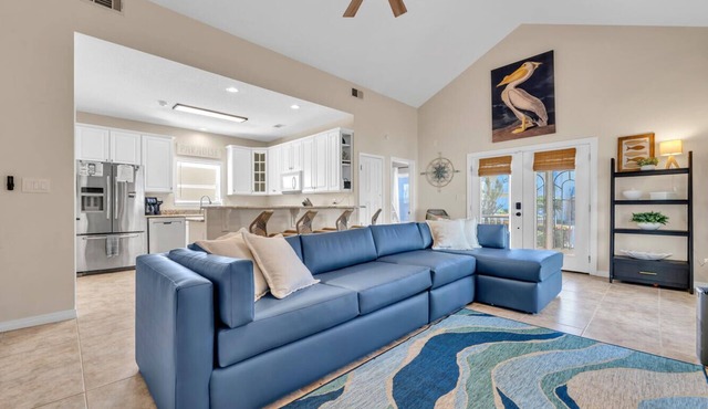 Charming Destin Home | Yard, Pool & Beach Access