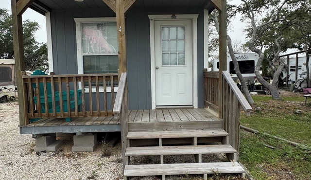 Charming Fishing Cabin with AC and WiFi in beautiful Port O'Connor