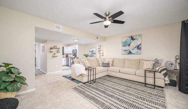 Charming Getaway - 2 bedroom townhome in Ft. Walton Beach. Pet Friendly