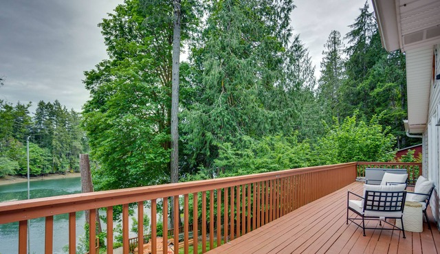 Charming Grapeview Cottage w/ Deck + Cove Access! in Grapeview