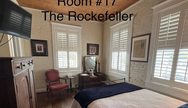 Charming historic hotel located in the heart of St Mary's, GA.