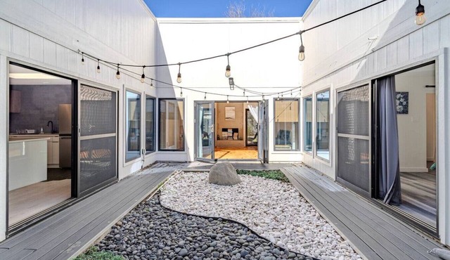 Charming Houston Getaway