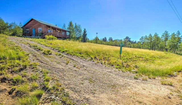 Charming Jefferson Retreat w/ Deck & Grill!