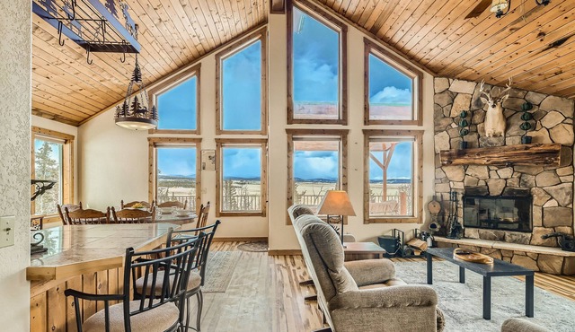 Charming mountain cabin in Fairplay w/ private hot tub and epic views