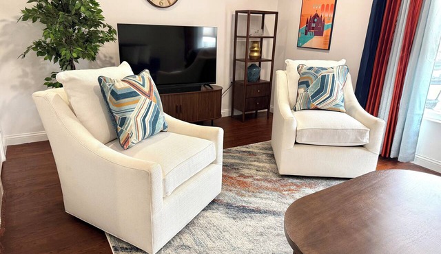 Charming Stay in Reading's Bridal District in Cincinnati
